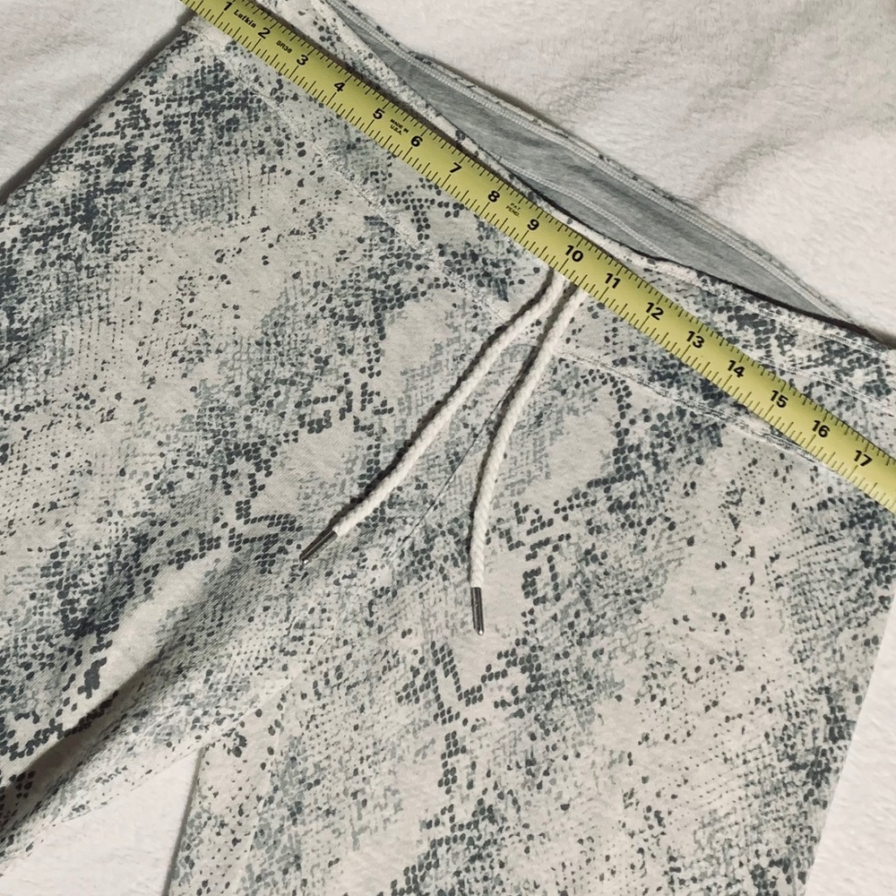 Calvin Klein Black White Python Print Capri Pant L - image 3